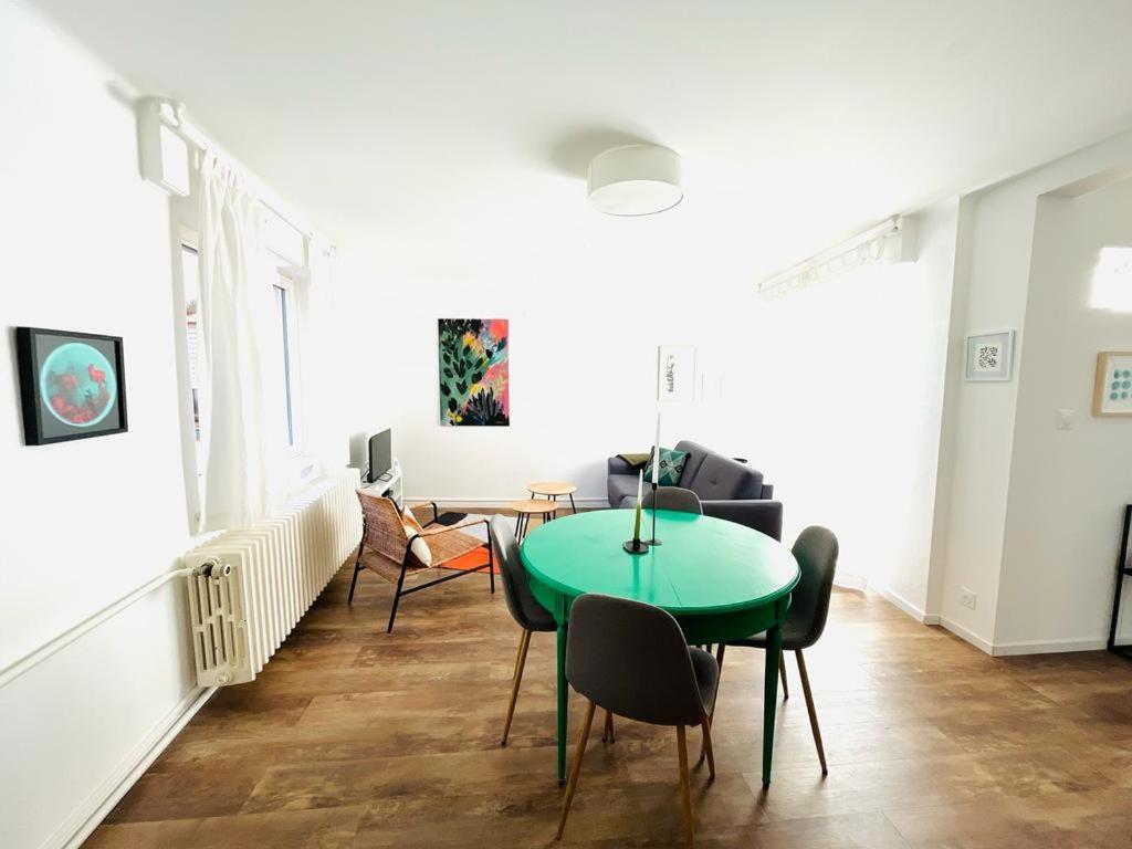 Au Perron Avec Garage Et Balcon A Ribeauville Exterior foto